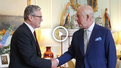 Do UK Prime Ministers still physically kiss the monarch's hand? (3min)